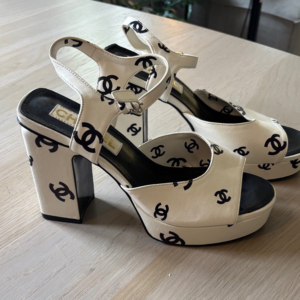 CHANEL Women's Cream and Black Logo Platform Heels